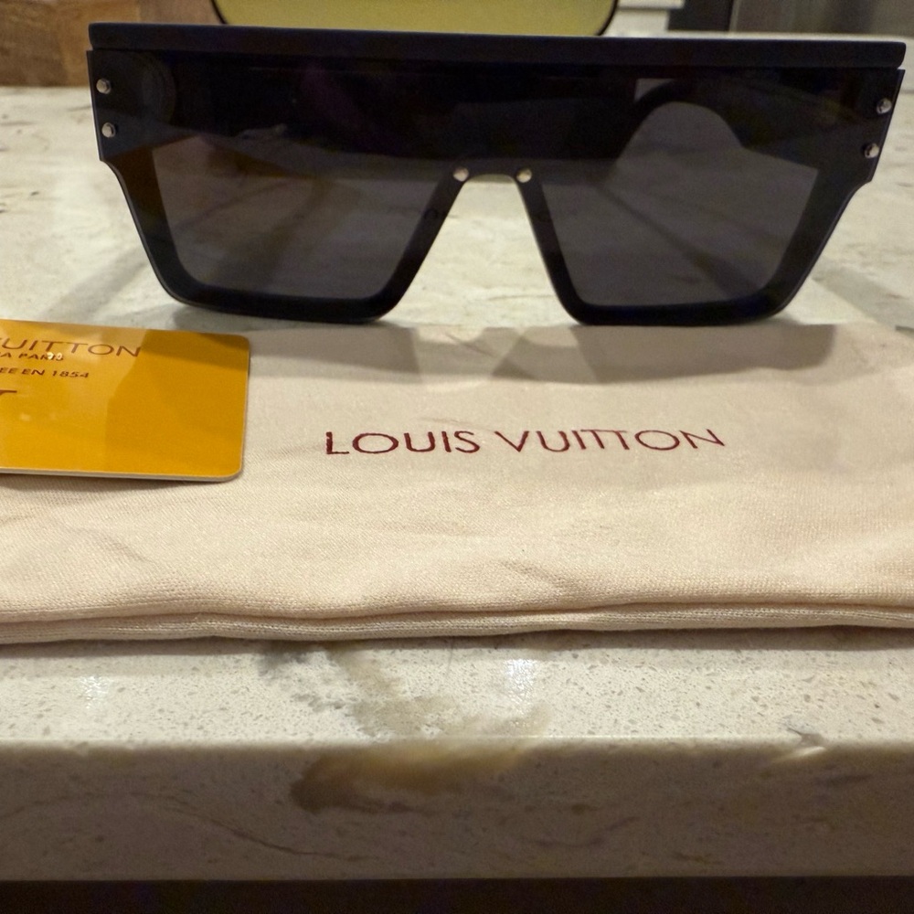 Louis Vuitton Dark Frame Sunglasses Waimea